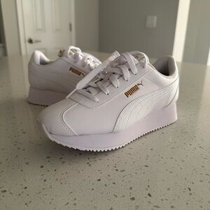 PUMA Women's Turino White and Gold Sneakers size 6.5